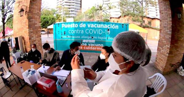 La Nación / Campaña de vacunación con brigadas casa por casa