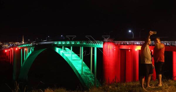 La Nación / Público no podrá ingresar aún a la Marina para ver el puente con iluminación escénica