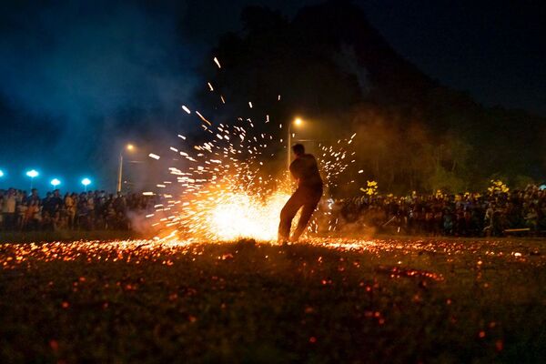 El uso de pirotecnia en las fiestas puede causar lesiones auditivas en las personas