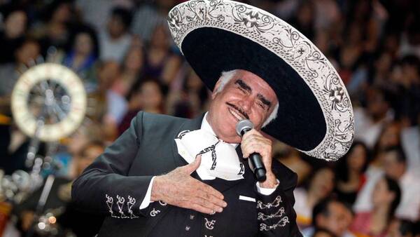 Con rancheras, miles de mexicanos dan último adiós a Vicente Fernández