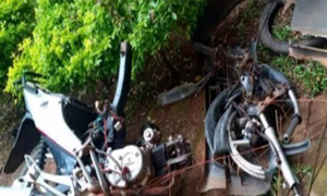 Choque entre una motocicleta y un automóvil dejó una persona fallecida y otra herida en Ybycuí - OviedoPress