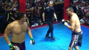 Crónica / [VÍDEO] ¡Insólito! Un alcalde brasileño se batió a los golpes con un opositor político ¡en un ring!