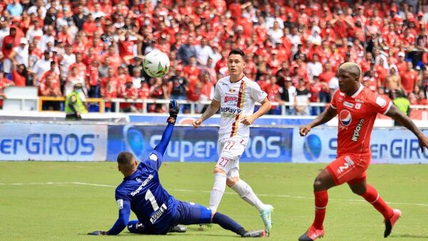 Tolima gana con gol paraguayo y se acerca a la final en Colombia