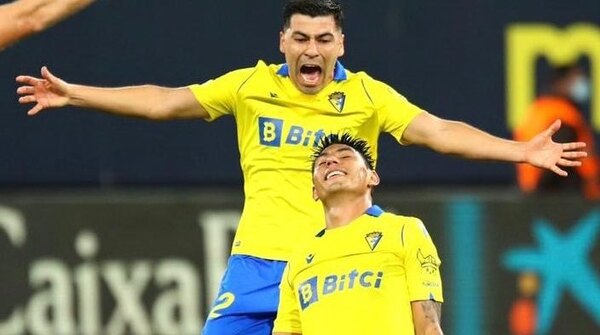 ¡Golazo! Con un tremendo zurdazo, Arzamendia marca su primer tanto en el Cádiz