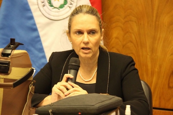 Diputada calificó de "lamentable" algunas respuestas de la defensa de Hugo Javier