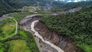 Ecuador declara fuerza mayor en un sector petrolero por la erosión en un río amazónico - MarketData