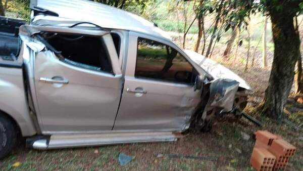 VEHÍCULO DE LA MUNICIPALIDAD DE CORONEL OVIEDO INVOLUCRADO EN ACCIDENTE EN CAACUPÉ - El Observador