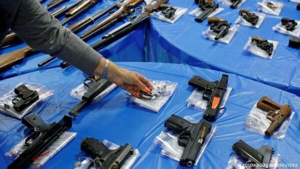 Panamá ofrece canje de armas ilegales por bonos de alimentos