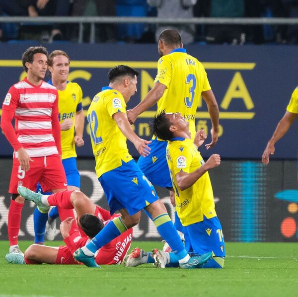 Primer gol de Arzamendia con el Cádiz - Fútbol - ABC Color