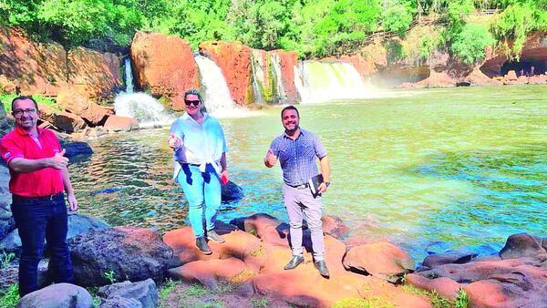 Asfaltan ruta a saltos del Tembey para mejorar el turismo en Yatytay