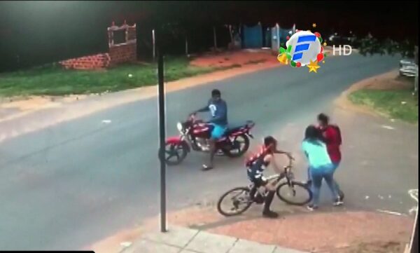 Madre e hijo víctimas de violento asalto en Capiatá | Telefuturo