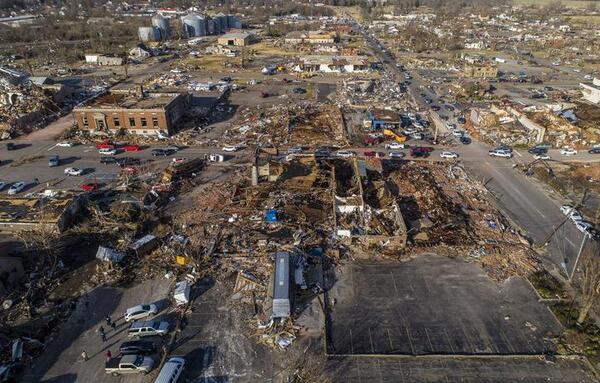 EE.UU: Tras ola de tornados, declaran estado de emergencia en Ilinois y Tennesse