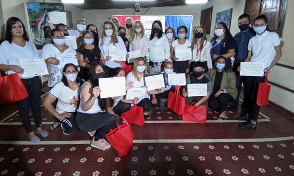 Tras las rejas 28 mujeres privadas de libertad culminaron sus estudios secundarios – Prensa 5
