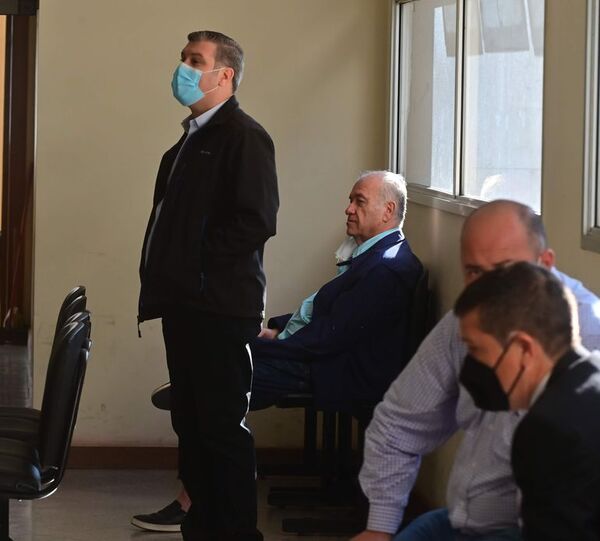 Analizan denunciar a fiscales y jueces vinculados a esquema de apriete de González Daher - Nacionales - ABC Color