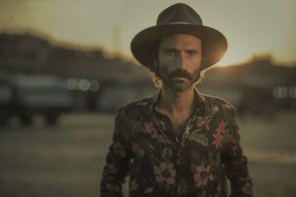 Leiva publica su nuevo álbum “Cuando Te Muerdes El Labio”