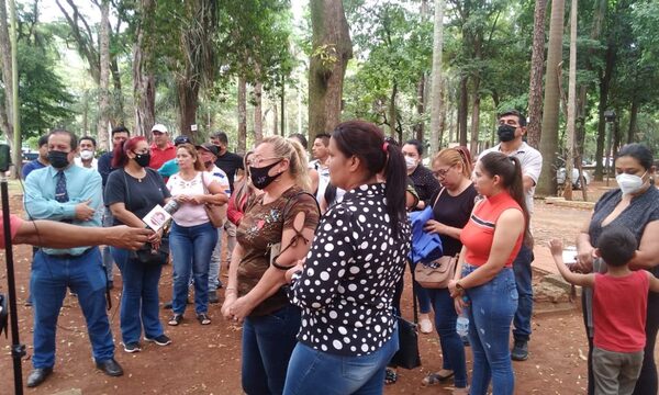 Despedidos de la Comuna de CDE exigen pagos, y mañana se sumarían funcionarios que tampoco cobran