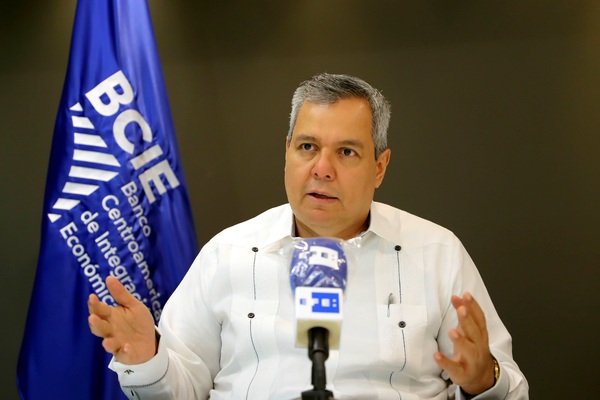 El BCIE aumenta a 5 millones de dólares el crédito a una fundación de Honduras - MarketData