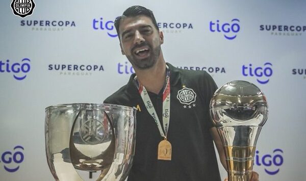 Julio Cáceres, dos títulos en menos de dos meses como DT de Olimpia