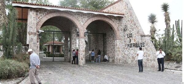 Vicente Fernández fue sepultado en su rancho Los Tres Potrillos