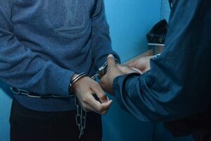 ¡Increíble! Con muletas y problemas de la vista, reo escapó de sus custodios - Megacadena — Últimas Noticias de Paraguay