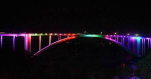 La Nación / Acceso al puente iluminado aún no fue habilitado