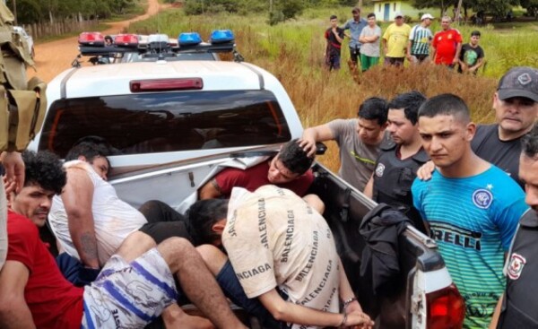 Cinco detenidos y un vehículo abandonado tras asalto a distribuidora