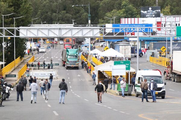 Apertura de frontera Ecuador-Colombia inicia con transporte de mercadería - MarketData
