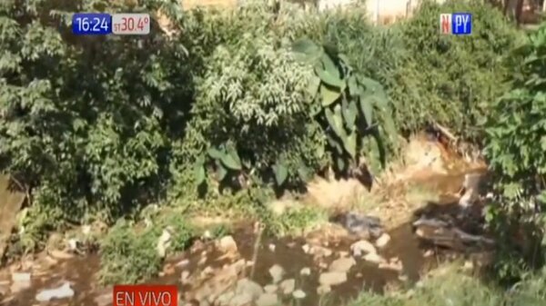 San Lorenzo: Calamitoso estado de puente preocupa a lugareños | Noticias Paraguay