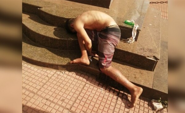 Hallan a indigente herido de una puñalada en Ciudad del Este