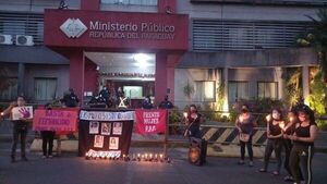 Mujeres realizan mitín frente a la Fiscalía General ante ola de feminicidios