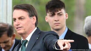Hijo menor de Bolsonaro llamado a declarar ante Policía