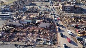Prosigue búsqueda de más de un centenar de desaparecidos por tornados en EEUU
