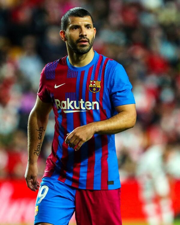 “Kun” Agüero anuncia hoy sobre su futuro - Fútbol - ABC Color