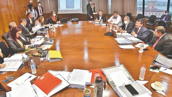 Se huele pacto y todo apunta a que colorados blanquean a Hugo Javier