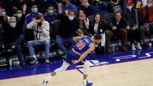 Stephen Curry rompe el récord de triples de la NBA