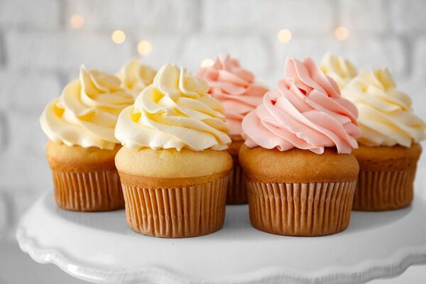 Celebre el Día Internacional del Cupcake con un esponjoso cupcake de vainilla - Gastronomía - ABC Color