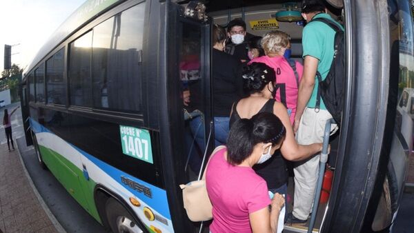 Policía realiza controles aleatorios en buses ante ola de inseguridad