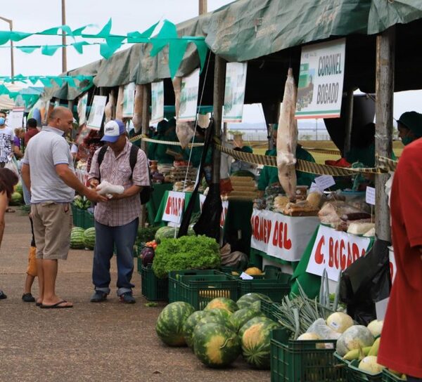 Feria de la Agricultura Familiar Campesina «Añua» hoy en la Playa San José de Encarnación