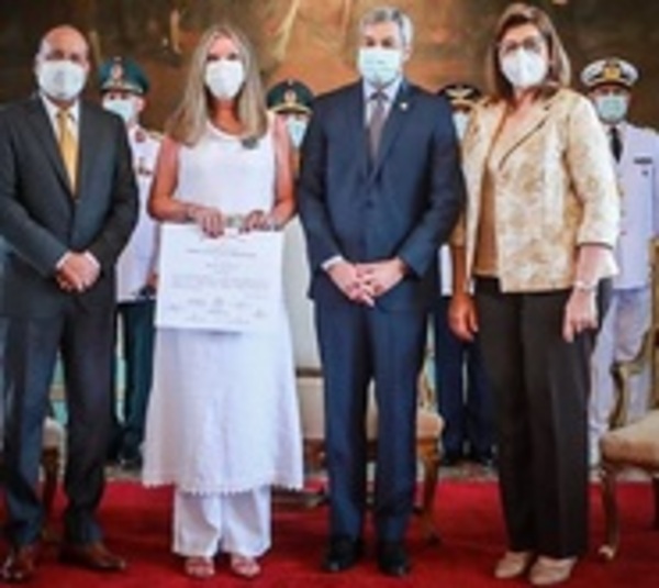 Otorgan a Susana Gertopán el Premio Nacional de Literatura 2021 - Paraguay.com