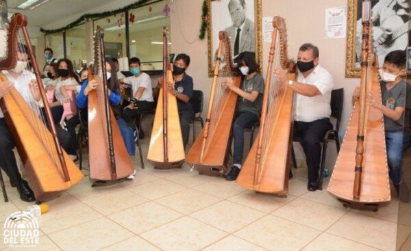 Comuna culmina fructífero año lectivo en la formación musical
