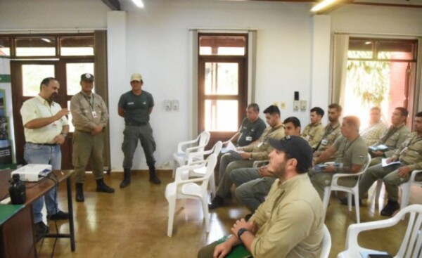 Guardaparques de Itaipu se capacitan en control de incendio forestal