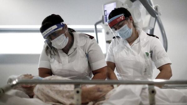 Autoridades británicas afirman que Ómicron es la amenaza más significativa de la pandemia