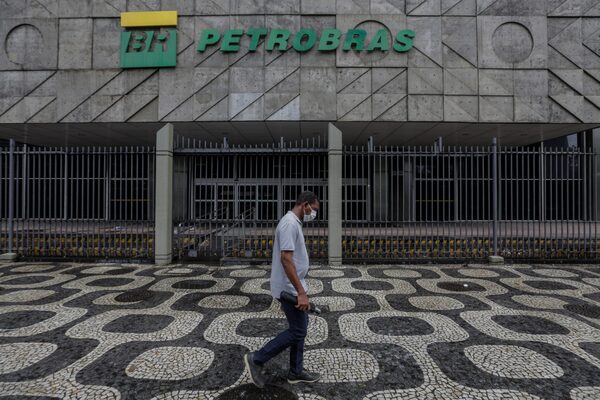 La venta de activos le deja 4.800 millones de dólares a Petrobras este año - MarketData