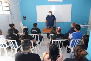 Capacitan a funcionarios de CODENI sobre la niñez en situación de calle - La Clave