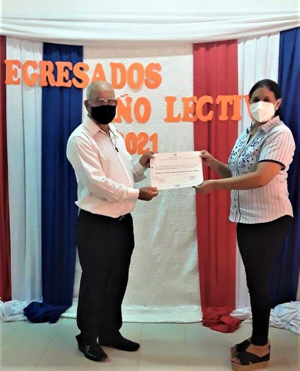 Un hombre culmina su bachillerato a los 52 años para ser diácono - Nacionales - ABC Color