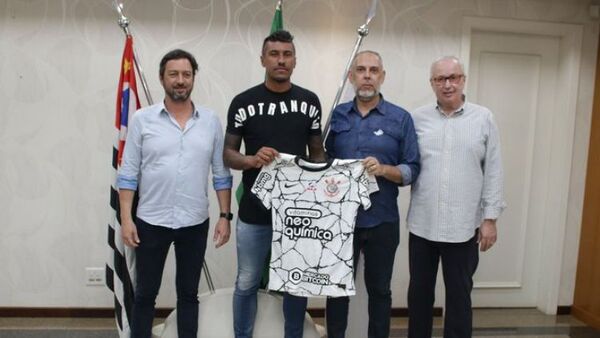 Paulinho retorna al Corinthians de Brasil