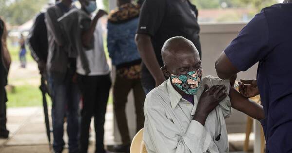 La Nación / África alcanzaría 70% de vacunación anti-COVID en 2024