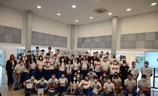 Diario HOY | Atletas juveniles fueron reconocidos por autoridades del deporte