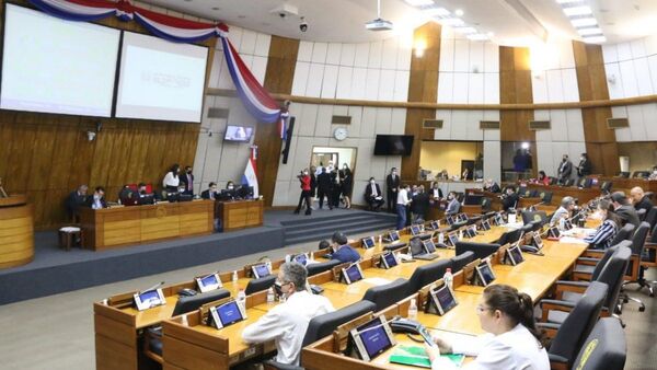 Diputados colorados salvan a Hugo Javier de intervención, pese a denuncias e imputación