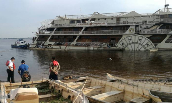 El viejo Crucero Paraguay arde en llamas - OviedoPress
